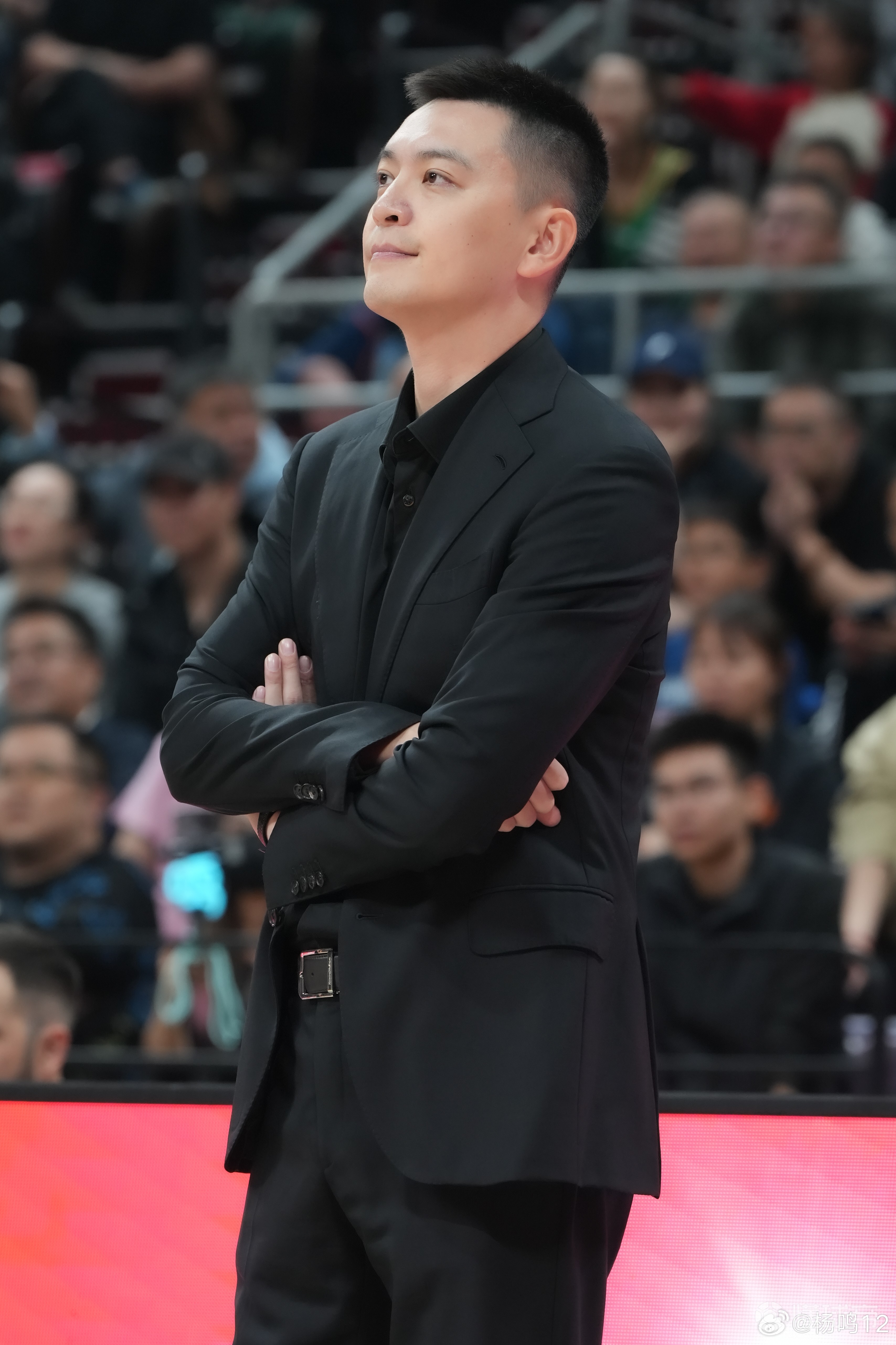 包含篮球明星在赛季中表现突出，一鸣惊人的词条