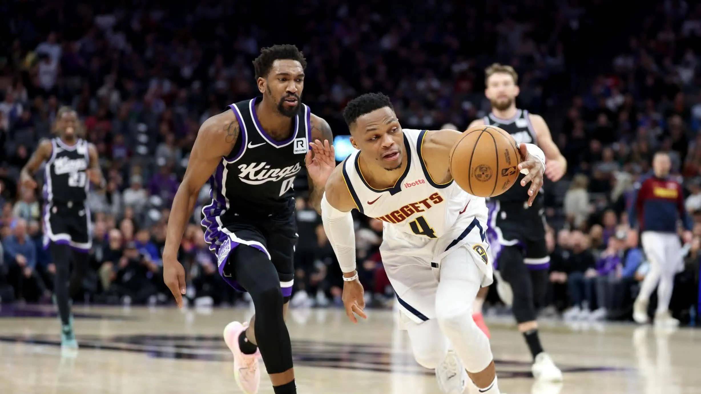 篮球盛事燃爆全场，球员们为了胜利呈现出最佳状态