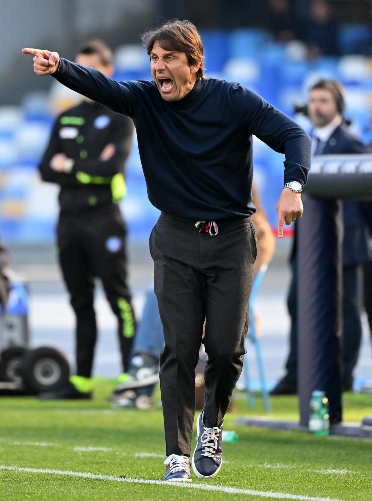 九游娱乐网站-那不勒斯球员表现出色，球队雄心勃勃