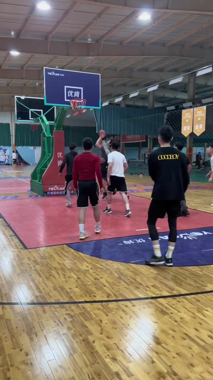 九游体育平台-关于体育赛事实力对决，无尽的激情从球场上喷发的信息