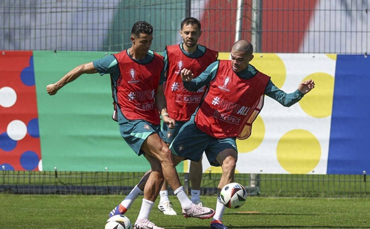 九游官网-法国队在友谊赛与葡萄牙队交手，实力对比