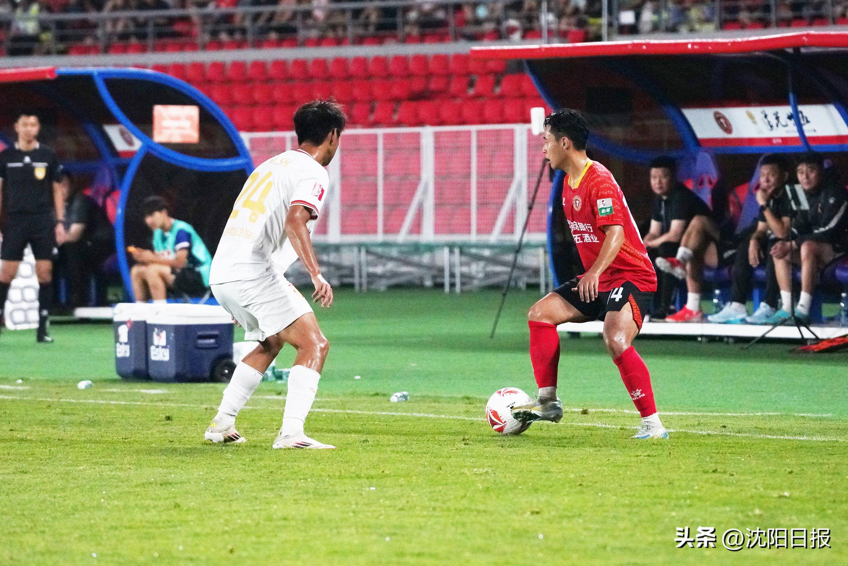 辽宁队在比赛中表现出色，轻松取胜