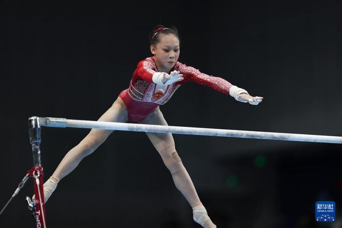 九游体育-中国体操选手夺得团体冠军，震撼世界