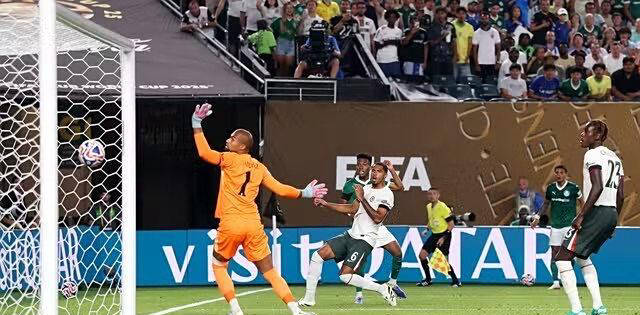 九游APP-顶尖球员实力抢眼，场上表现优异