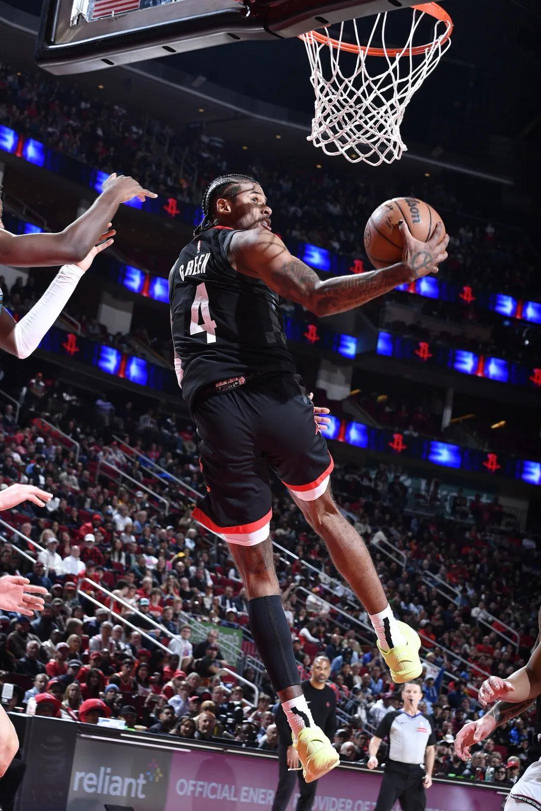 顶尖球员实力抢眼，场上表现优异