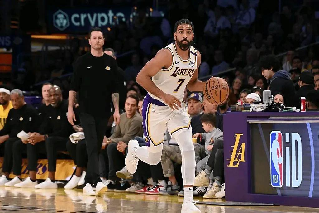 包含湖人客场惊险取胜爵士，继续保持势头的词条