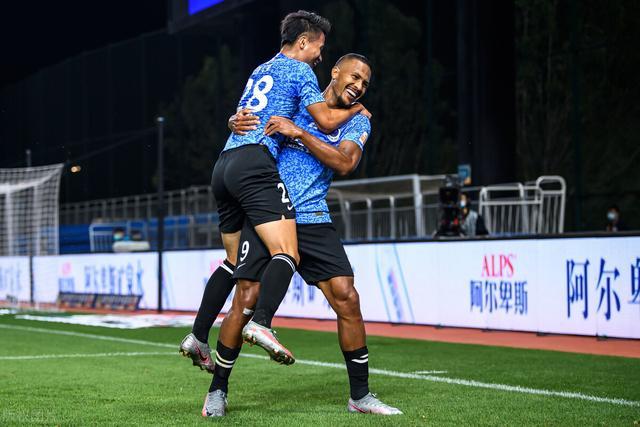 关于恒大力图主场击败天津泰达，保持不败的信息