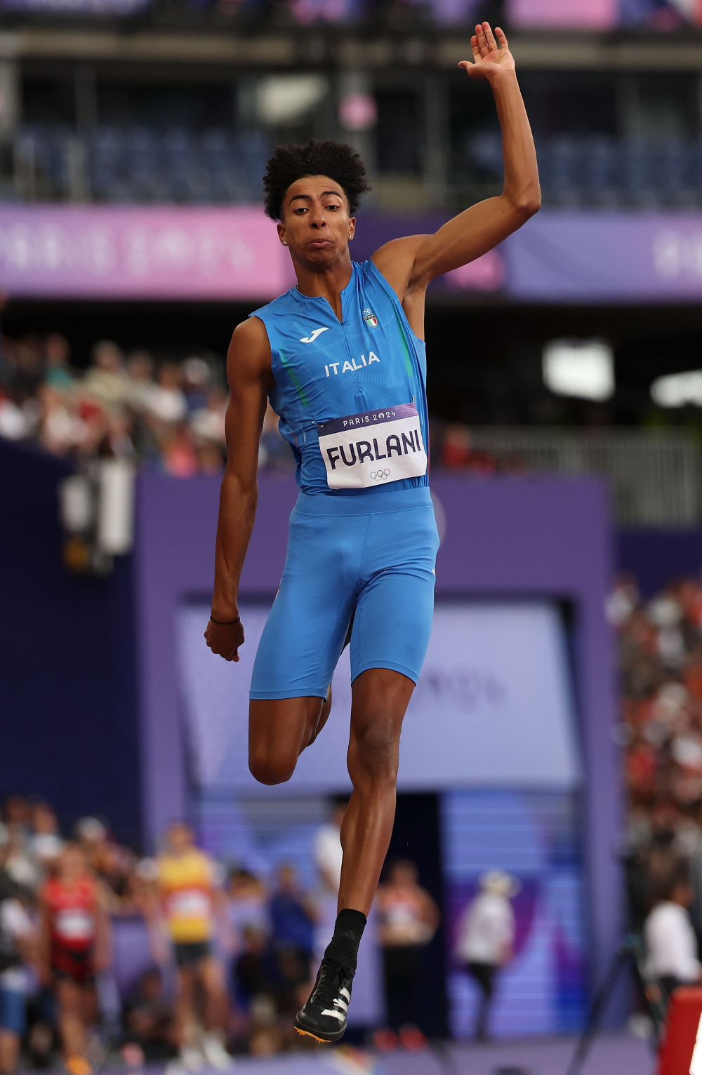 包含瑞士田径运动员夺得跳远金牌，实力惊人的词条