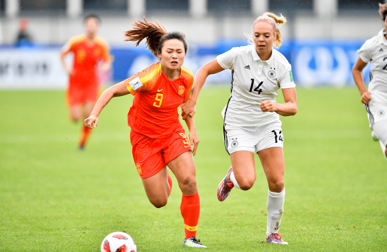 包含中国女足比赛即将举行，球迷们翘首以盼，期待奇迹发生的词条
