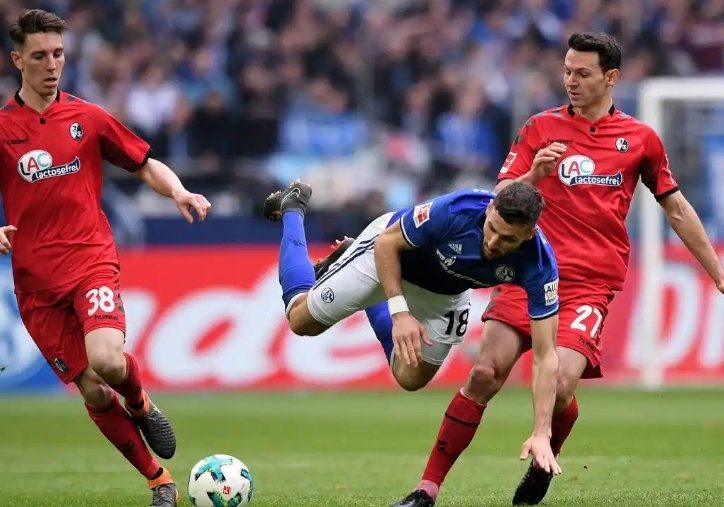 弗赖堡球队获得重要胜利，总积分攀升