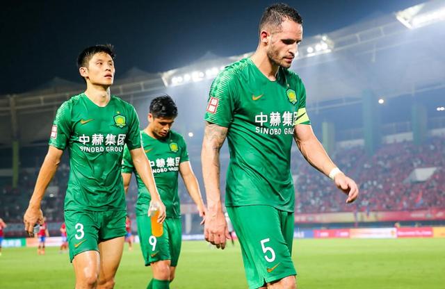 中超比赛球迷发起签名请愿活动要求换帅