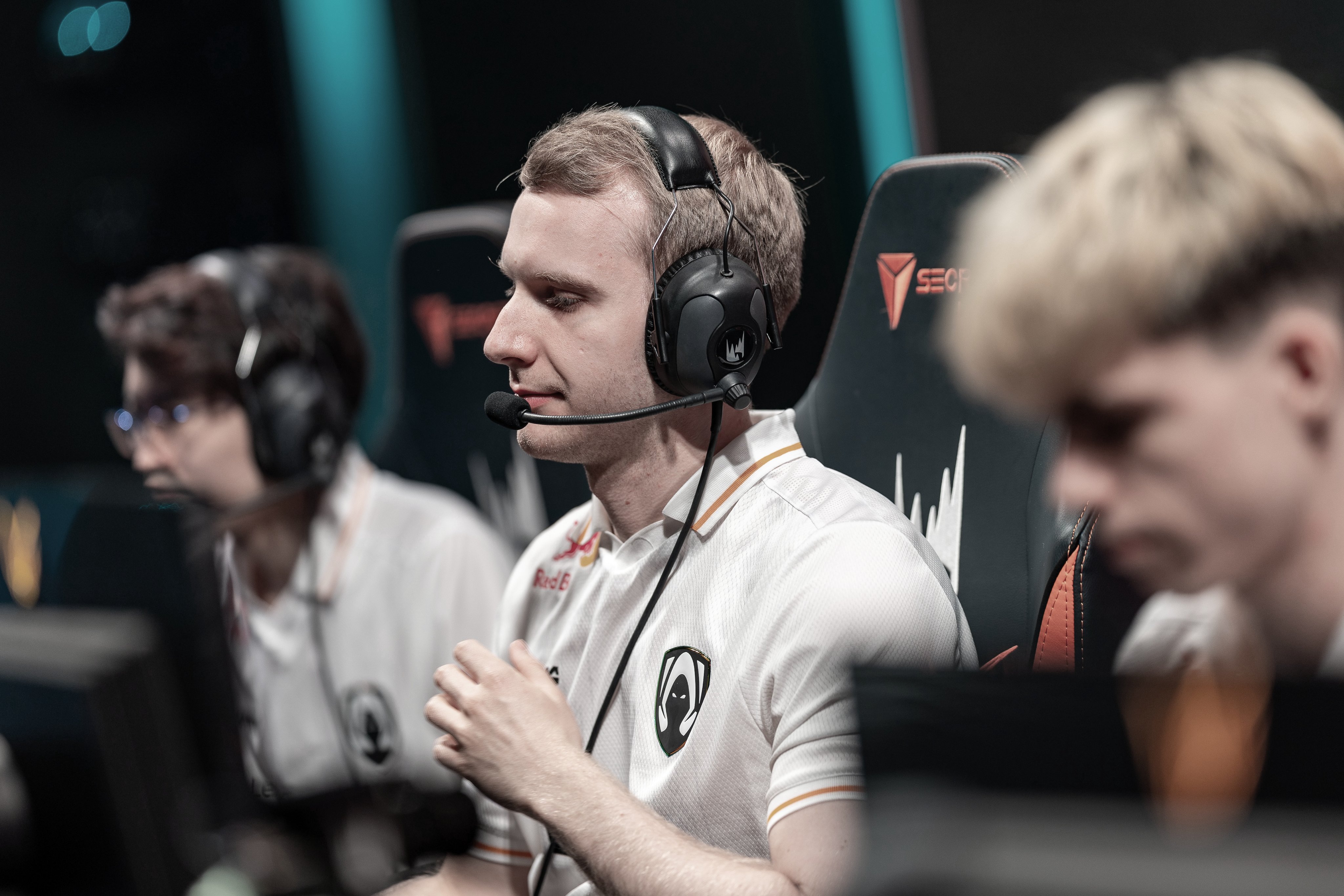 IG横扫FNC，BDD拿下关键大龙宿敌对决八强赛，点燃全场激情