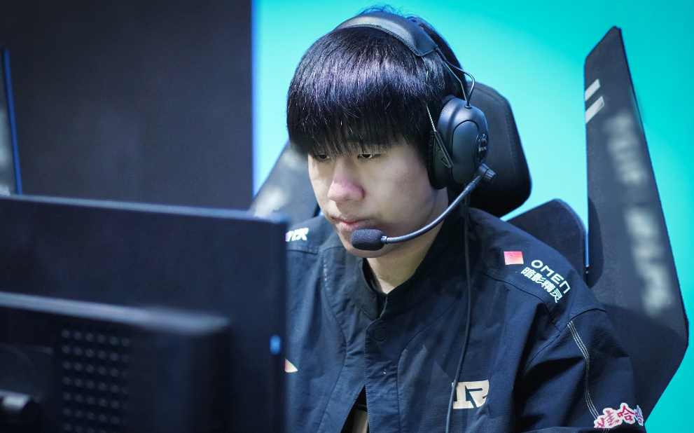 EG横扫RNG，CoreJJ线上压制力十足鏖战多局八强赛，技惊四座的简单介绍