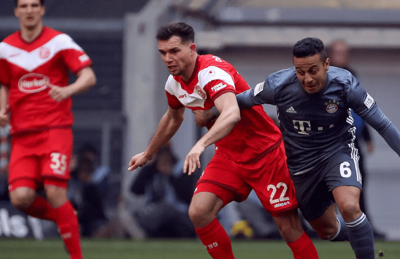 九游娱乐-热那亚客场逼平帕尔马，中场球员奋力抵抗