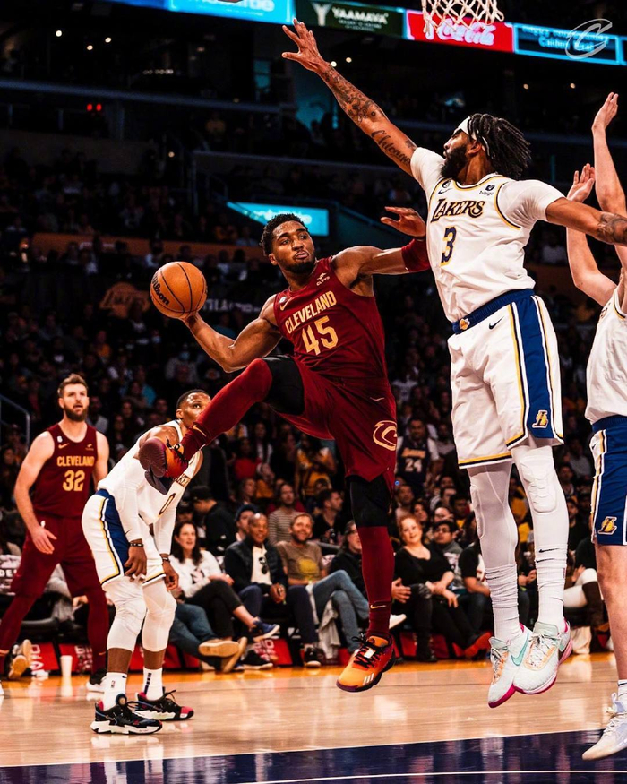 九游体育官方入口-重庆万州队客场反超，豪取胜利