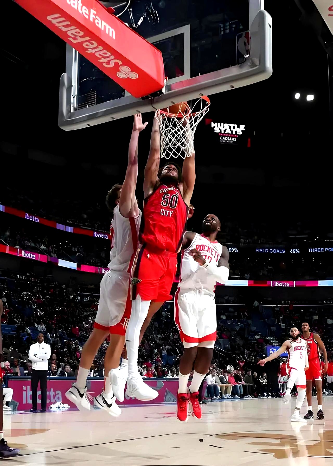 鹈鹕队连续遭遇悬殊比分失利，危在旦夕