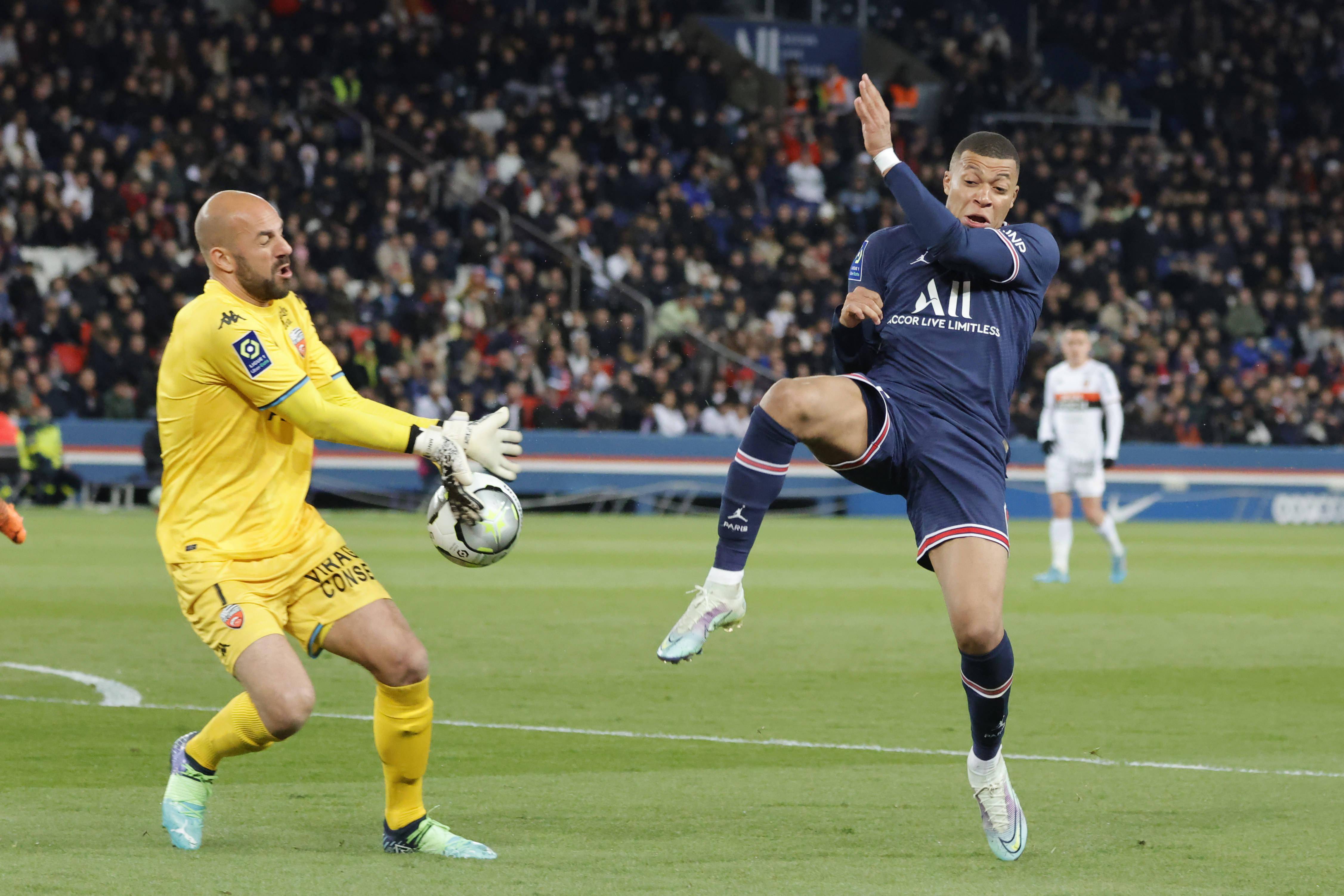 巴黎球员集中培训备战下一场比赛