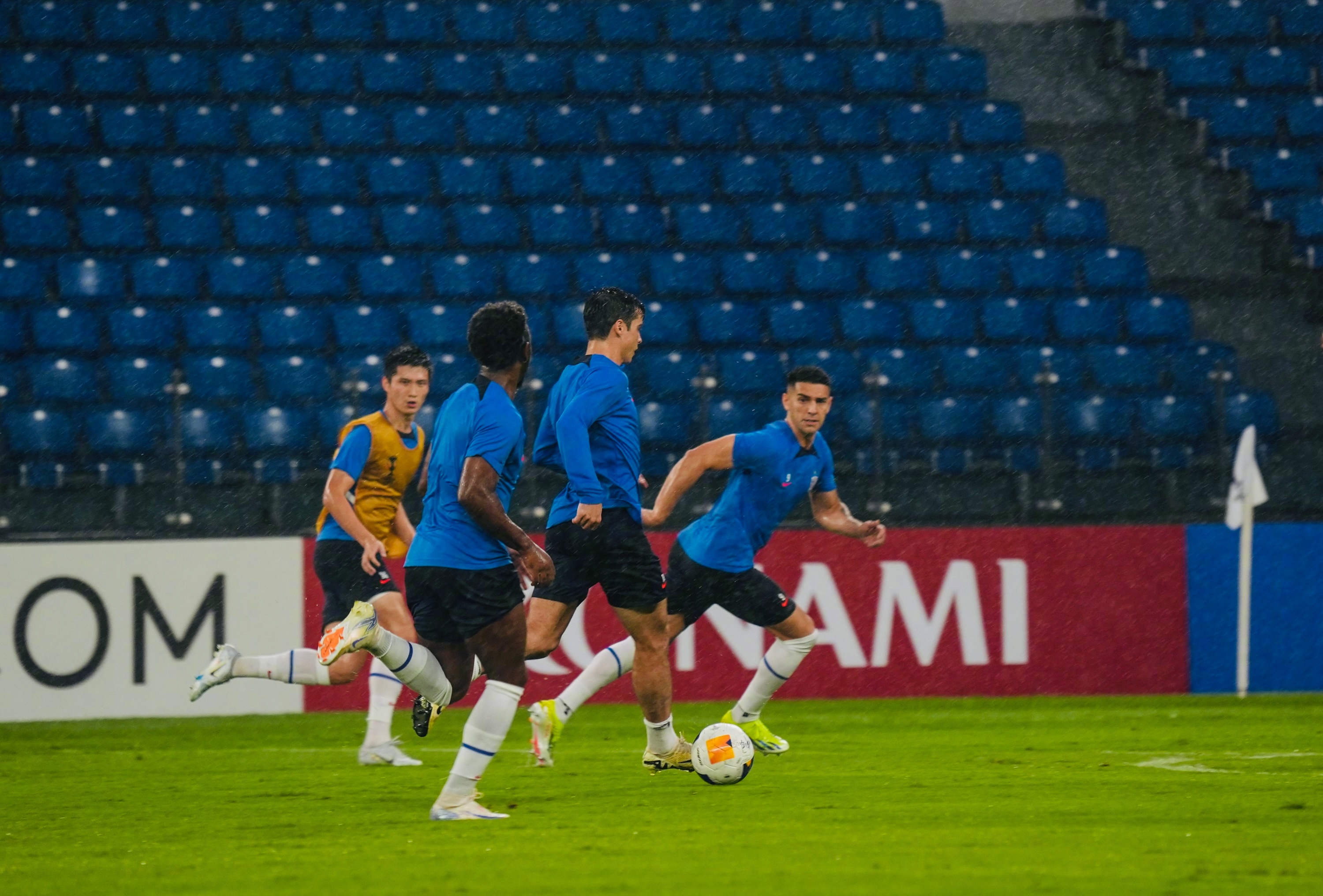 九游体育-热那亚队遭遇挑战，输球令球迷失望