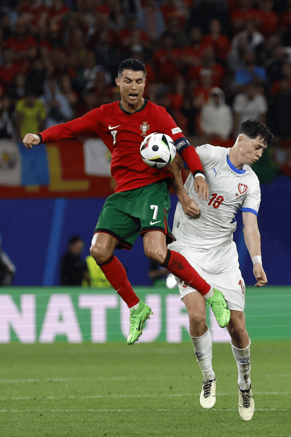 九游VIP-土耳其大胜僵持，欧预赛资格赛赛场焦点