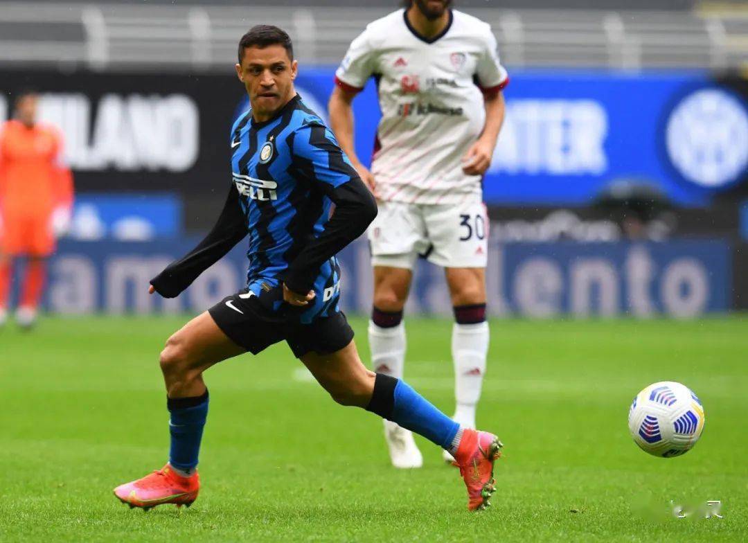 九游官网-塞维利亚豪取客场胜利，继续向前进