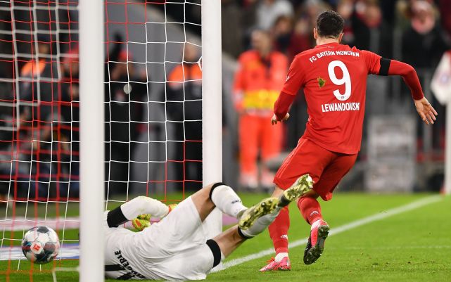 巴西绝杀瑞典，穆勒扛起全队