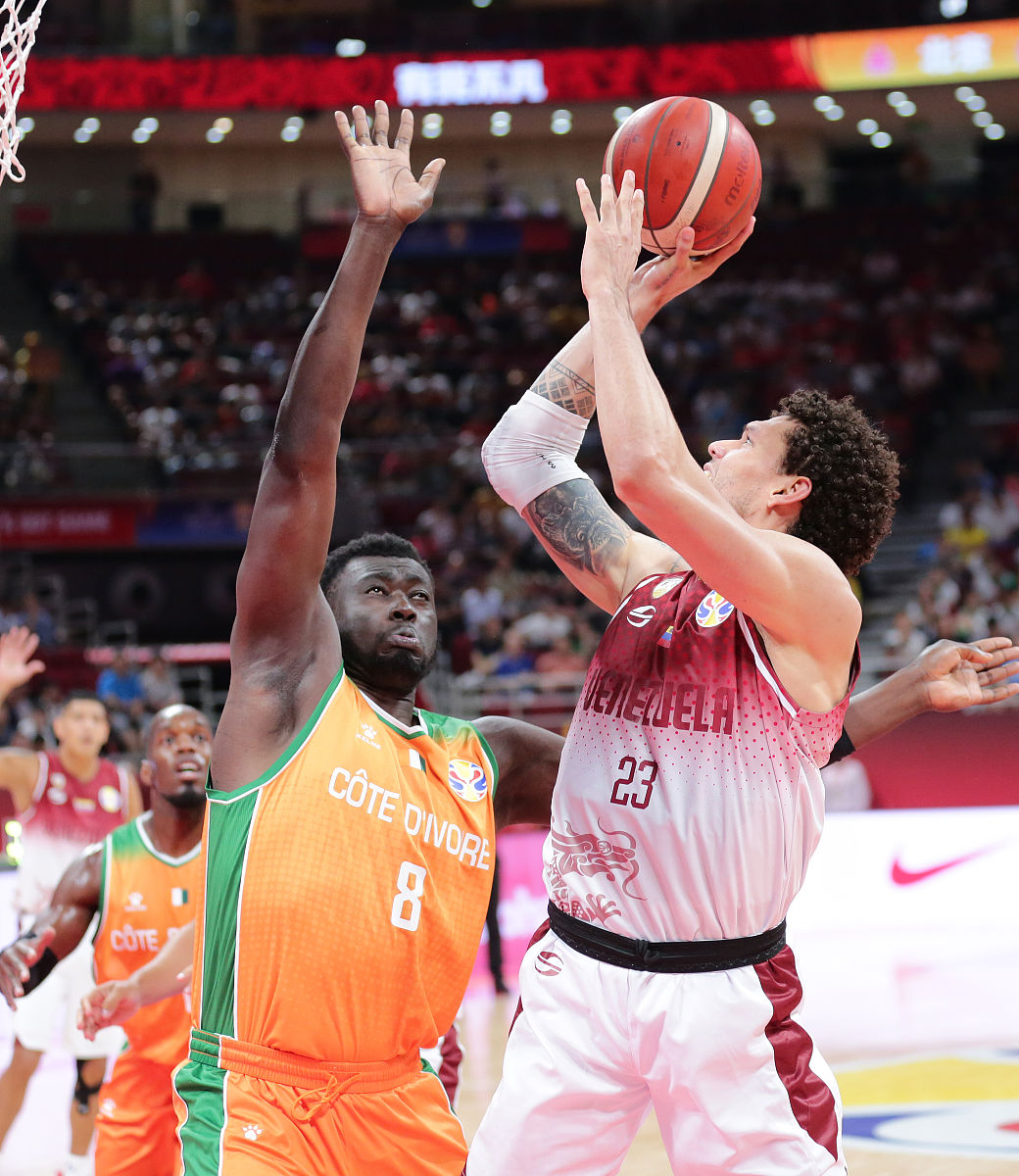 菲律宾男篮轻取凯尔特人，贝弗利绝境逆转的简单介绍