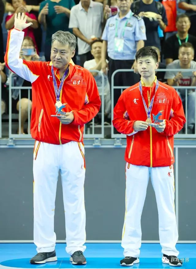 英格兰队逆转奥地利队，马龙扛起全队